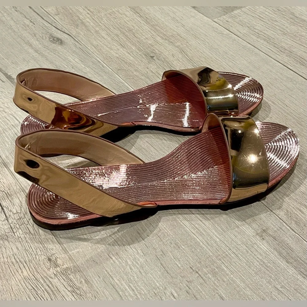 Aldo Yoana Women’s Flat Open Toe Metallic Rose Gold Sandals Slip On Size 5